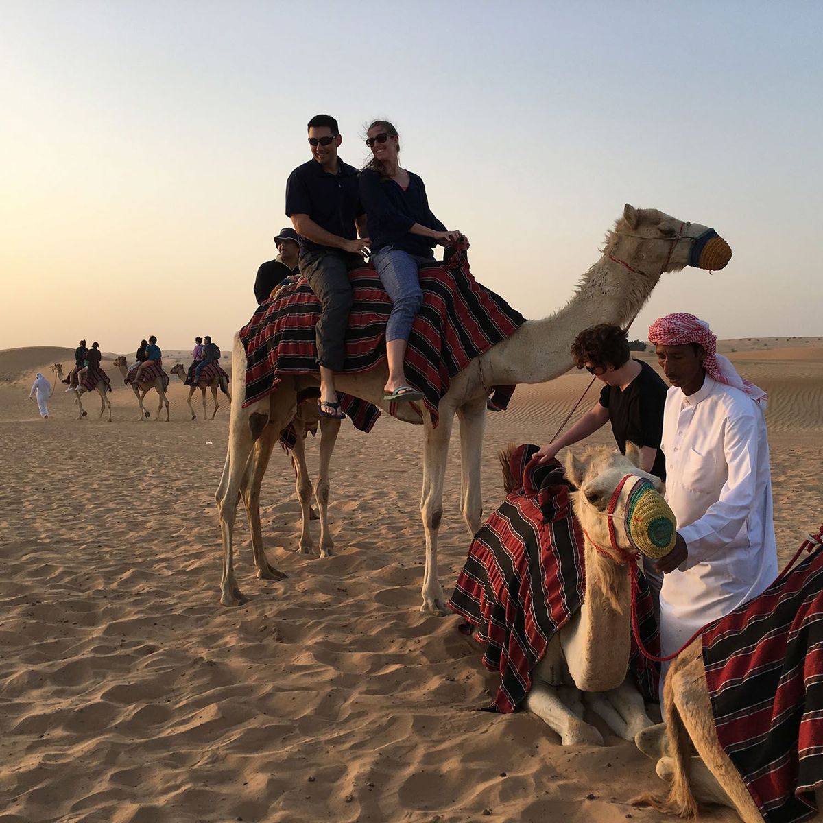 Kameliratsastus häämatkalla Dubaissa
